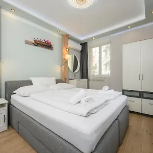 Lägenhetshotell Elegance Palais Palffy