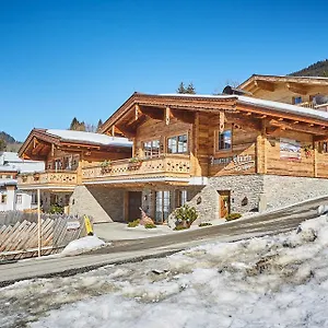 https://panorama-chalets-by-easy-holiday.saalbachhinterglemmhotels.com